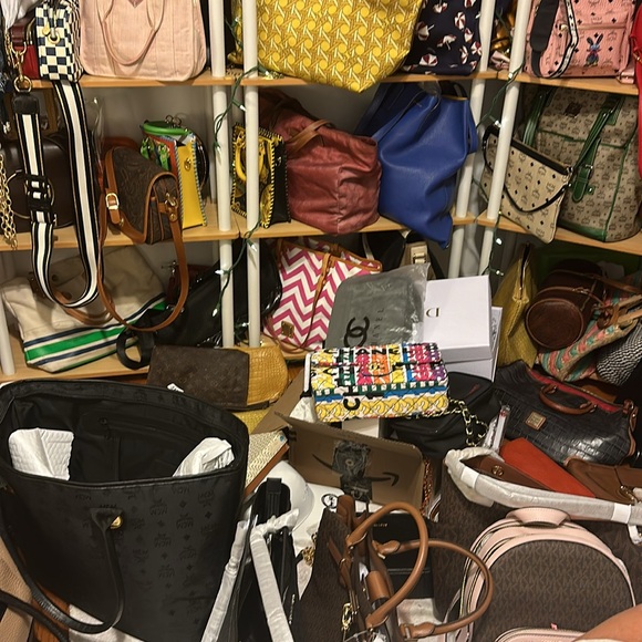 M got BAGS! Live show Friday !! - Picture 2 of 9